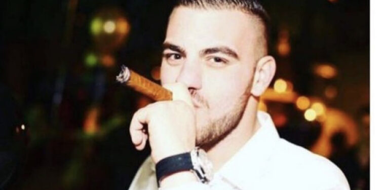 Djali i Fullanit kapet me armë në Bllok, policia e shpëton direkt