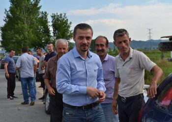 Artur Bushi, një i inkriminuar që merr vulën e Bashkisë në lokale nate, ia vodhën dy prostituta