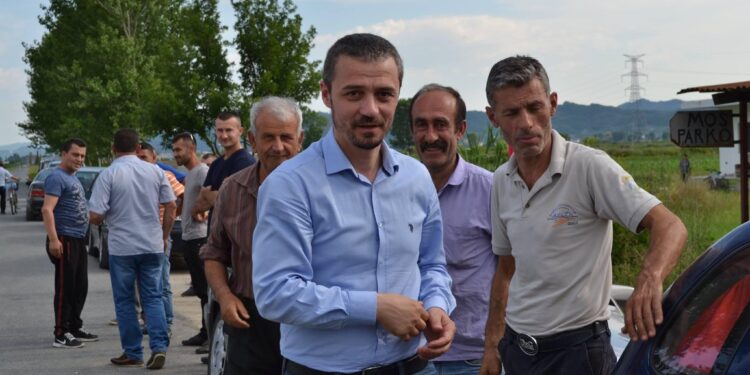 Artur Bushi, një i inkriminuar që merr vulën e Bashkisë në lokale nate, ia vodhën dy prostituta