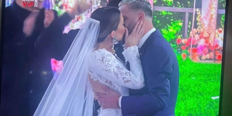 VIDEO/ Pas një muaji “torture”, Kiara puth në buzë Luizin, çifti “ceremoni” martesore brenda “Big Brother”