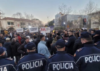 Protesta e PD para Kuvendit, 1 mijë efektivë policie në gatishmëri, vendosen dhe autobotë me ujë