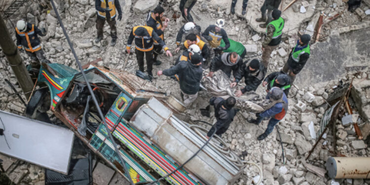 VIDEO/ Tërmeti vdekjeprurës në Turqi e Siri, rritet bilanci tragjik, gati 700 të vrarë
