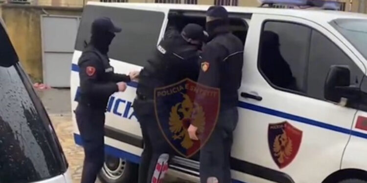 EMRAT/ 6 kilogram kokainë dhe heroinë, kush është ‘BOS-ja’ e arrestuar në Tiranë