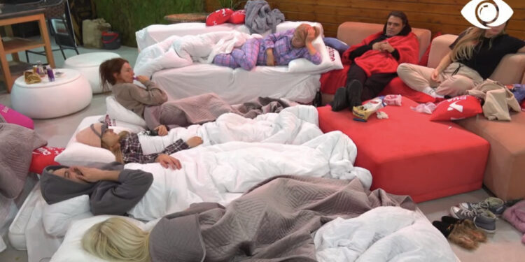 VIDEO/ Habit këngëtarja brenda “Big Brother”: Vetëm unë dhe ministri…Më vunë dy pistoleta në kokë