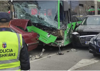 Kaosi me autobusët dhe lidhja okulte e Veliajt me pronarin e “Green Line”