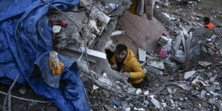 Mbi 50 mijë të vdekur nga tërmeti tragjik në Turqi dhe Siri