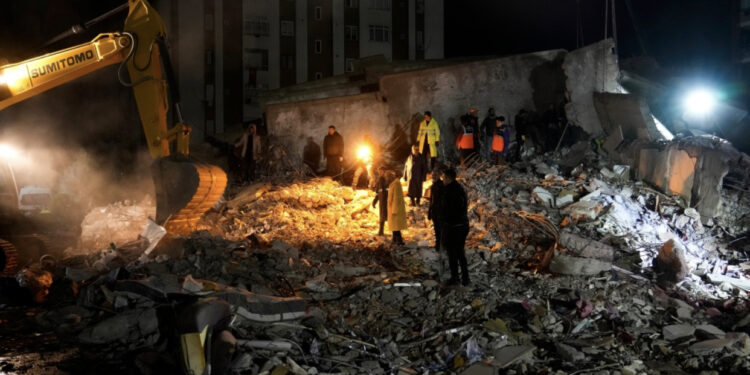 Shkon në mbi 7000 numri i të vdekurve dhe 35 000 të plagosur nga tërmeti në Turqi dhe Siri!