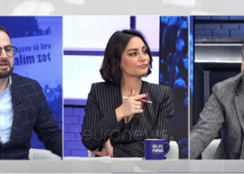 Si rrëzohet Rama? Revoltohet Bushati: Me kallashnikov në dorë si në ‘97