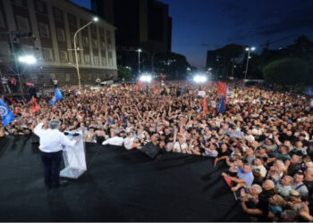 Priten rreth 100 mijë veta në shesh/ Zbardhen detajet nga protesta e PD, nga organizimi tek fjalimet