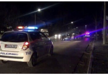 E RËNDË/ Sherr me thika në Elbasan, plagoset i riu…