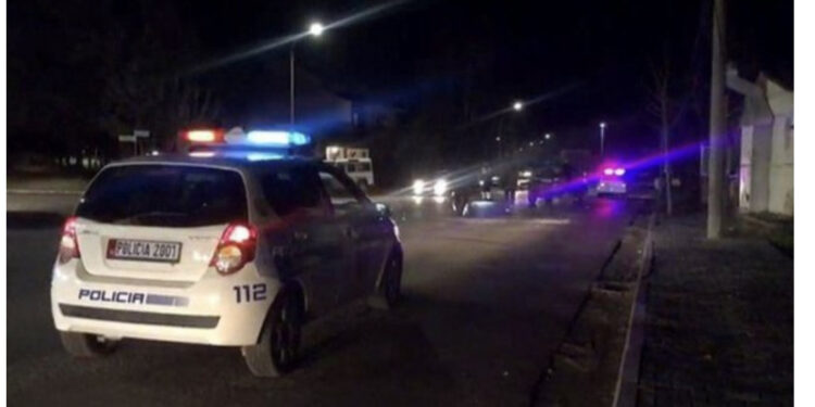 E RËNDË/ Sherr me thika në Elbasan, plagoset i riu…