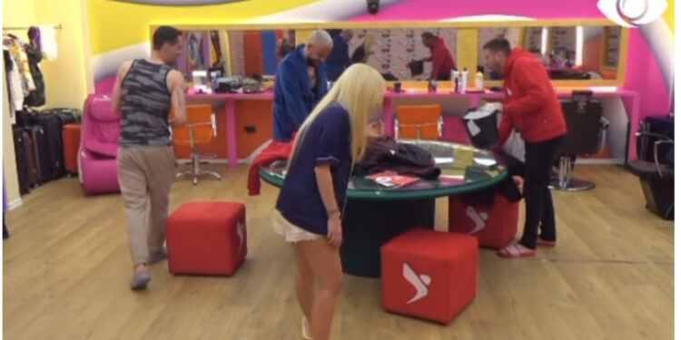 Zarf i zi për Maestron/ Banorët bëhen bashkë për t’i bërë një rreng