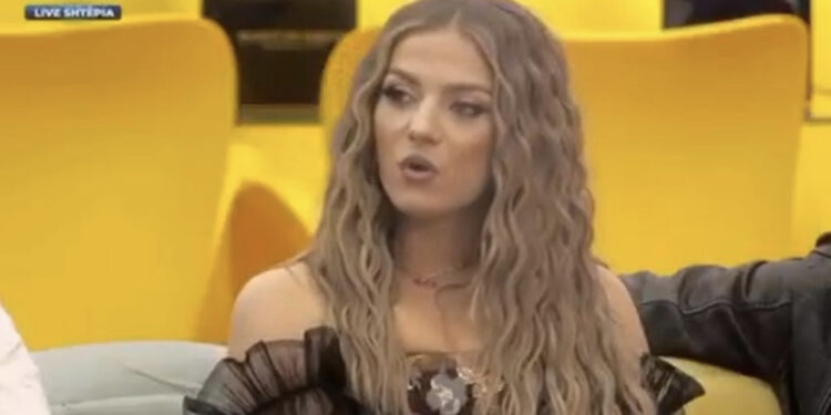 Nata e dashurisë, Nita surprizohet nga mamaja e saj