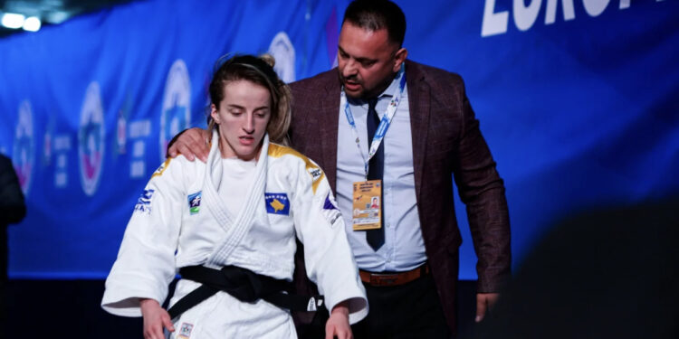 Distria Krasniqi nuk ndalet me triumfet në xhudo, fiton medaljen e artë në Paris