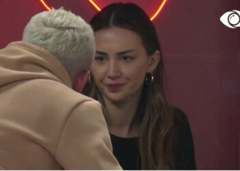 “Mos të na shohin kamerat”, Luizi dhe Kiara kërkojnë një vend për tu puthur