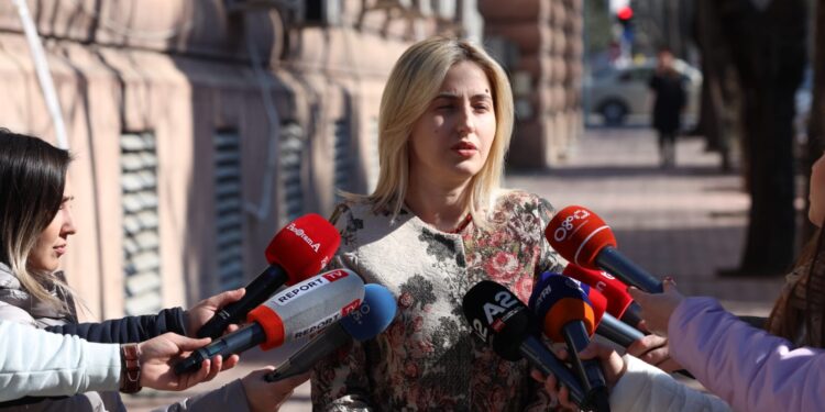 Ina Zhupa propozon ndryshimin e kodit Penal pro gazetarëve: Të ashpërsohen dënimet penale në rastet e dhunimit apo kanosjes së gazetarëve apo punonjësve të medias