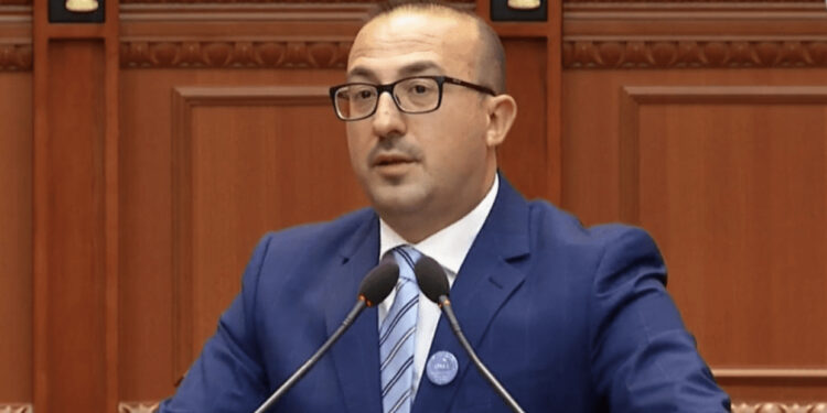 Lëvizje djallëzore/ Korreshi zbulon kërkesën për bashkim: Gazmend Bardhi i ka dërguar Berishës një shkresë