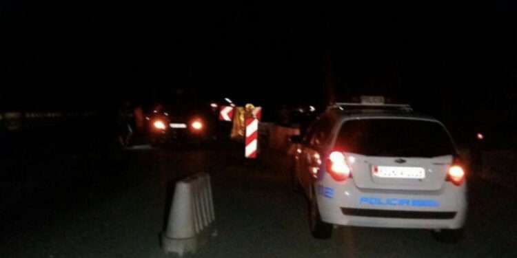 Nuk iu bindën urdhrit të policisë, 4 personat braktisin makinën me armë dhe kapuça