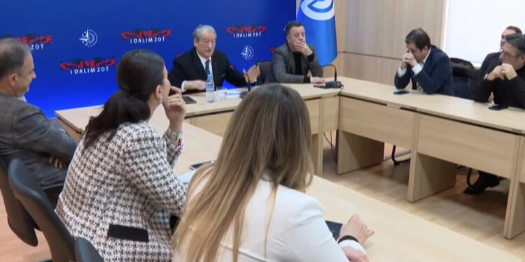 Berisha i ndan demokratëve detyrat e revolucionit dhe paralajmëron mosbindje civile: Betejë në të gjitha planet