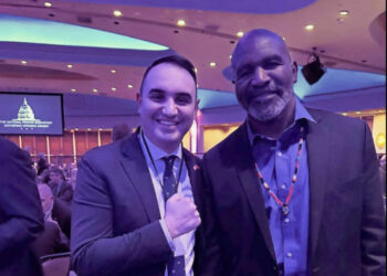 Belind Këlliçi në Washington, shfaqet krah kampionit të botës Evander Holyfield
