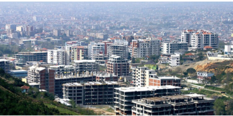 Duhen 17.5 vite punë për të blerë shtëpi në Tiranë; Ndërtuesit: Çmimet s’do bien nën 950 euro/ m²