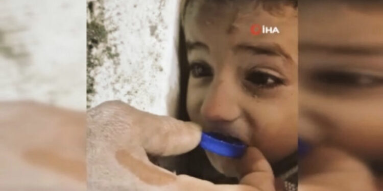 VIDEO prekëse, po thahej për një pikë ujë, gjendet i gjallë pas 44 orësh 2 vjeçari në Siri