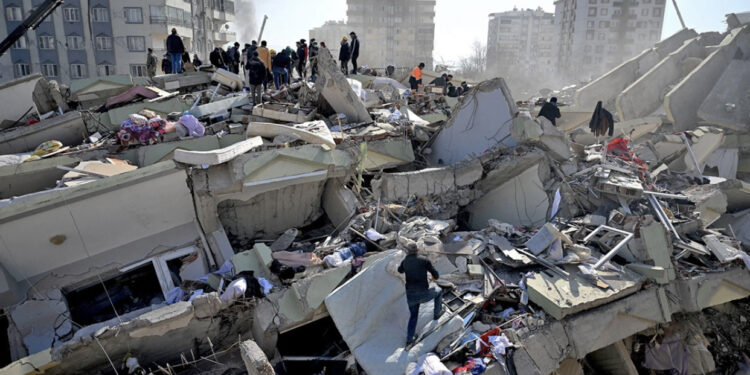 Kritikuan Erdogan për pasojat e tërmetit, gjobiten 3 televizione turke