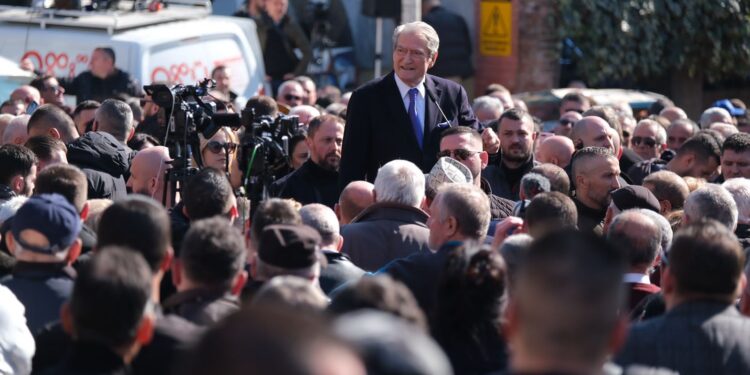 Berisha: Ne do u themi jo McGonigalëve diplomatë të korruptuar, të marrim fatet e vendit në duart tona