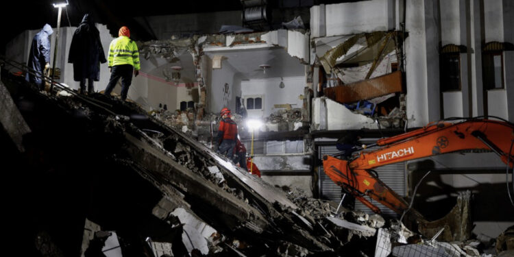 Turqia shpall një javë zi kombëtare pas tërmetit tragjik, rritet sërish numri i viktimave