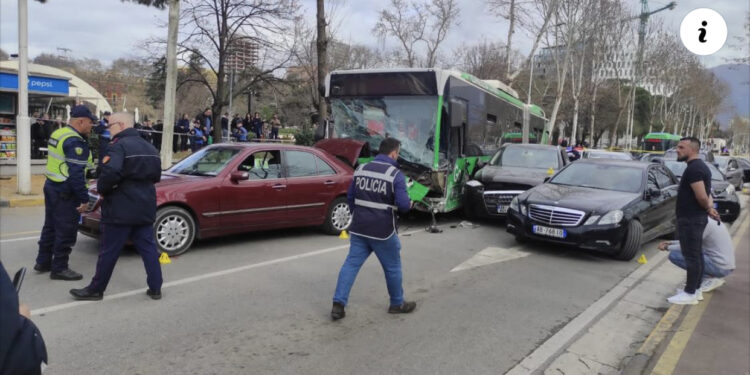 VIDEO/ Përse ndodhi aksidenti? Policia nxjerr testin e alkoolit të shoferit, 9 të plagosur