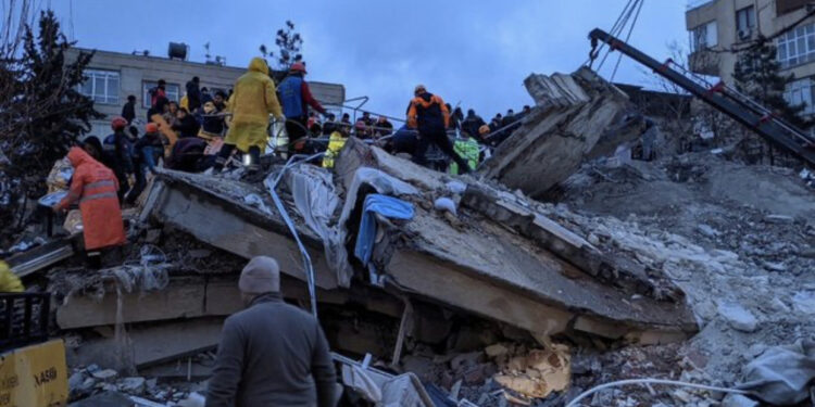 Zbehen shpresat për shpëtim, mbi 30,000 të vdekur nga tërmeti në Turqi dhe Siri