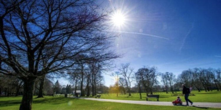 Moti bën kthesë, ikën i ftohti siberian, rriten temperaturat