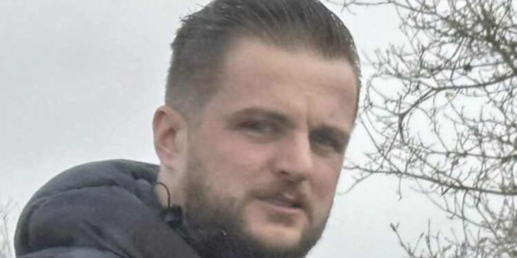 Trafikanti shqiptar i drogës deportohet, por rikthehet me gomone në Britani, jeton pranë një çerdhe fëmijësh