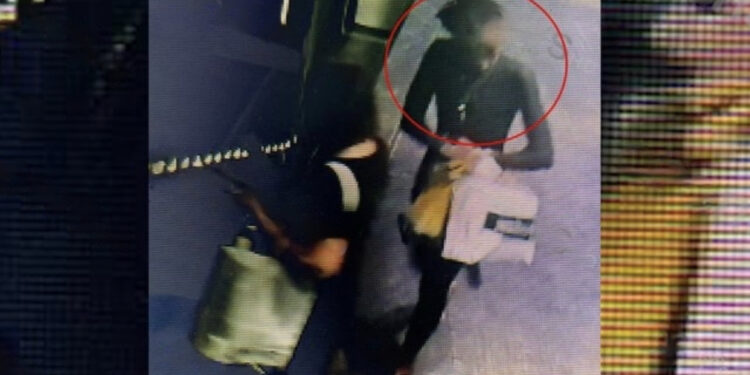 Del FOTO e fundit gjallë e 22-vjeçares nga Kenia dy orë para se të dhunohej për vdekje