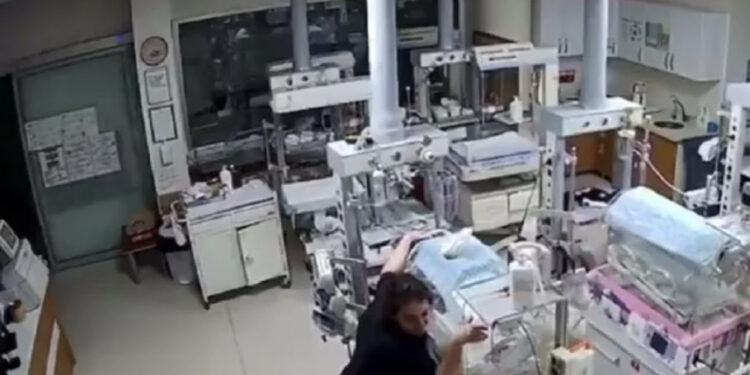 VIDEO/ Histori guximi frymëzuese nga tërmeti në Turqi: Dy infermieret që mbrojtën të porsalindurit