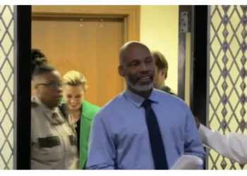 28 vite në burg për një vrasje që nuk e kishte kryer, amerikani fiton pafajsinë në moshën 50-vjeçare