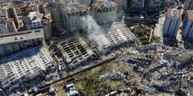 FOTO/ Kompleksi u shemb nga tërmeti, arrestohet ndërtuesi turk, po tentonte të largohej jashtë shtetit