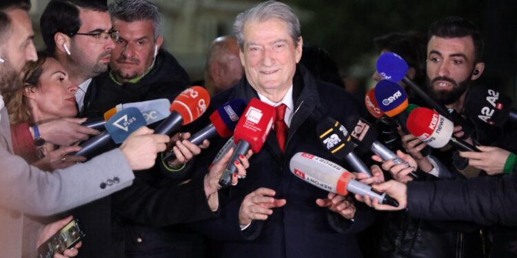 Berisha pas seancës: Reagimi kolektiv i zonjave socialiste ishte si miza pas veshit, do të hetoj edhe dhjetë herë më shumë