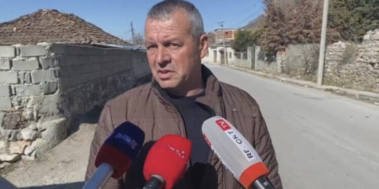 Babai vrau djalin, kryeplaku: Na thanë i ka rënë murit me kokë