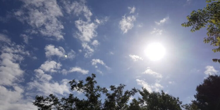 Moti për sot/ Kthjellime dhe vranësira, fundjavë me temperatura deri në 18°C