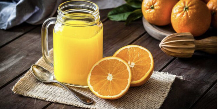 Zbuloni përfitimet që sjell lëngu i portokallit në shëndetin tuaj!