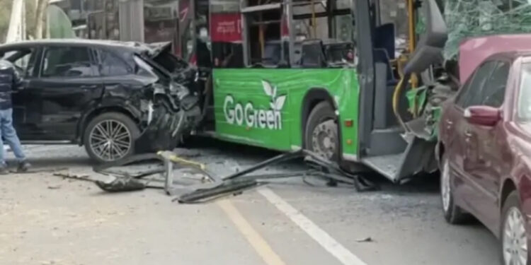 FOTO/ U përplas nga urbani, reagon shoferi i ‘Porsche’: Më kryqëzuan për shkak të makinës!