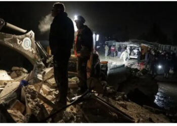 Tërmeti i fuqishëm në Turqi, autoritetet: 500 persona humbën jetën, 2323 u plagosën