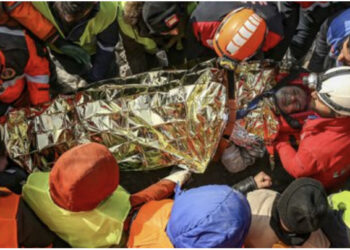 Tjetër mrekulli në Turqi/ Shpëtohet një grua pas 175 orësh nën rrënoja!