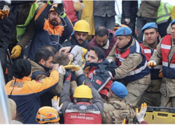 FOTO/ Mrekulli në Turqi: Shpëtohet 6-vjeçari pas 80 orësh nën rrënoja