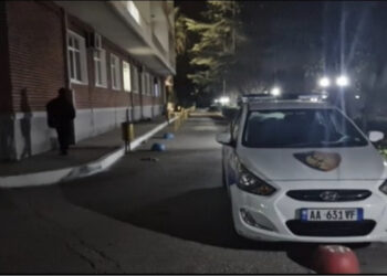 U godit 6 herë me thikë nga i riu “tapë”, 52-vjeçari në Vlorë në gjendje të rëndë!