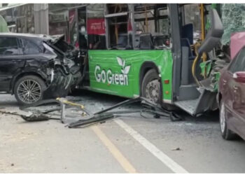 FOTO/ Aksident i frikshëm te ‘Shallvaret’, përplaset autobusi i kompanisë “Go Green”