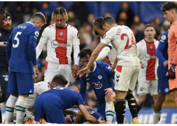 VIDEO/ FRIKË në Stamford Bridge, mbrojtësi i Chelseas goditet me shkelm në fytyrë…