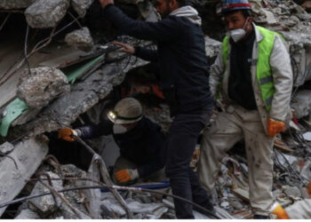 VIDEO/ 18 – vjeçari nxirret i gjallë nga rrënojat pas 10 ditësh