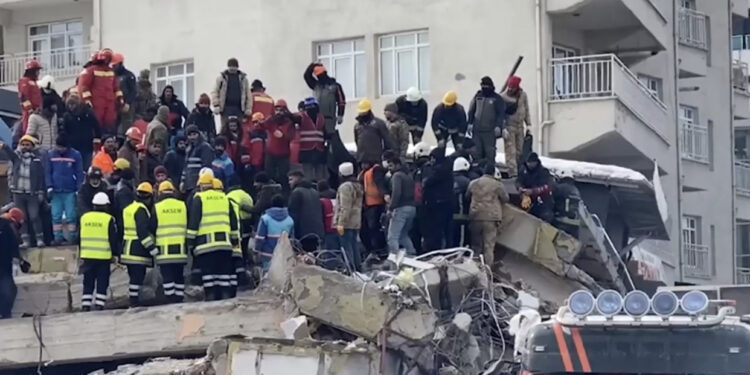 Ende ka shpresë! Gruaja dhe burri nxirren pas 120 orësh